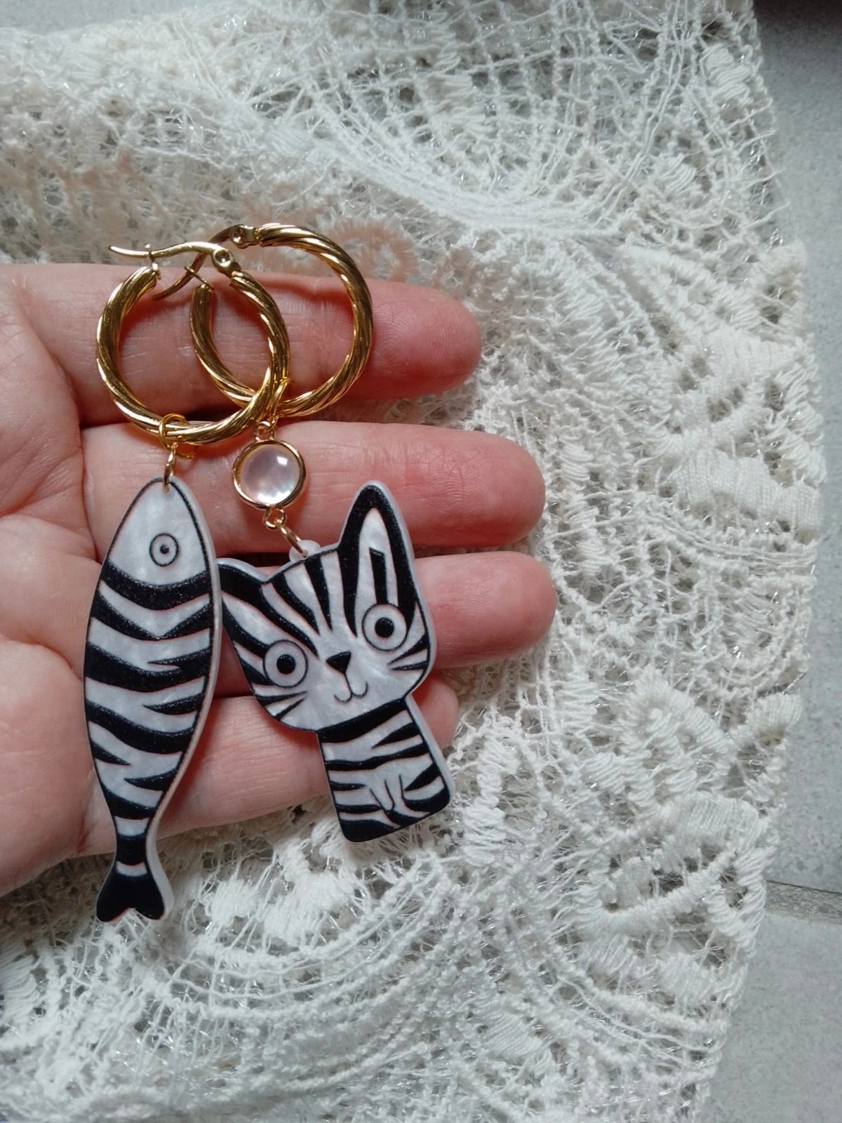 Boucles d'oreilles créoles chat poisson pierre de n'acre – photo 3